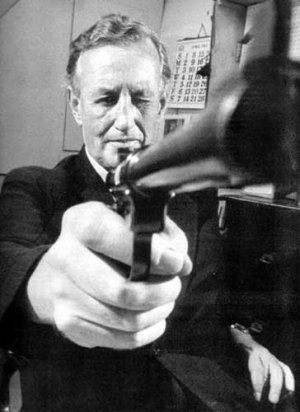 ian_fleming_with_gun.jpg