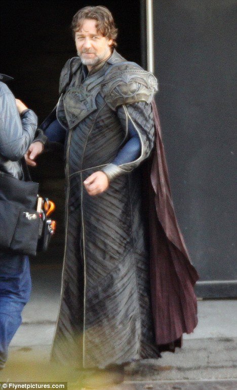  wearing his Kryptonian costume waiting to film scenes for Man of Steel